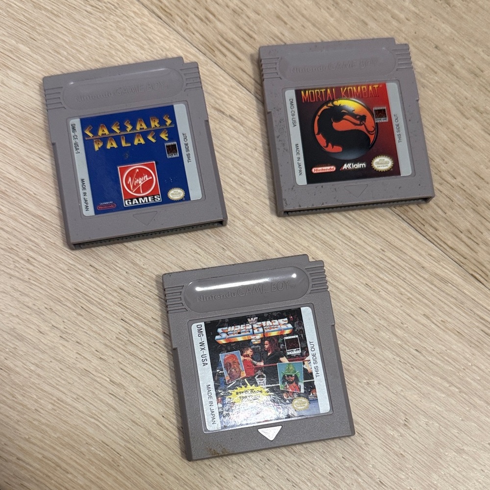 Nintendo Game Boy 3 video games WE Superstars 2, Mortal Kombat, Caesars Palace
